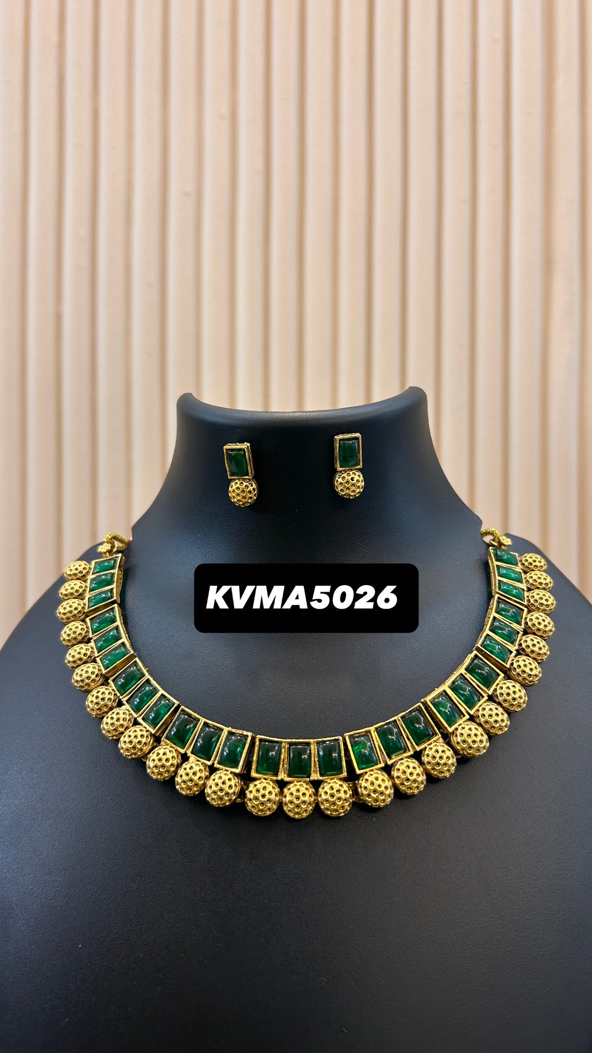 Lush green necklace