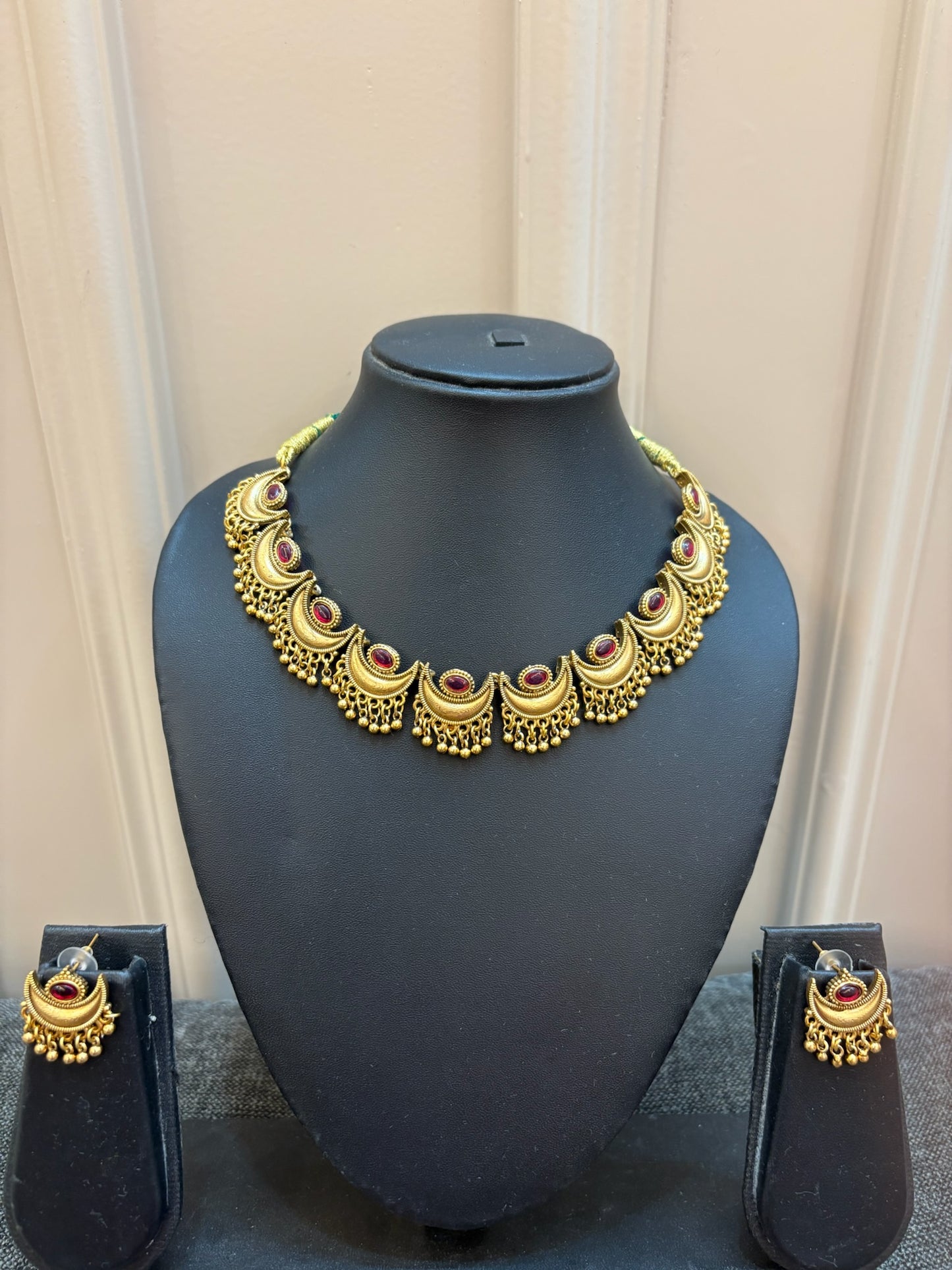 Chandrakaur necklace