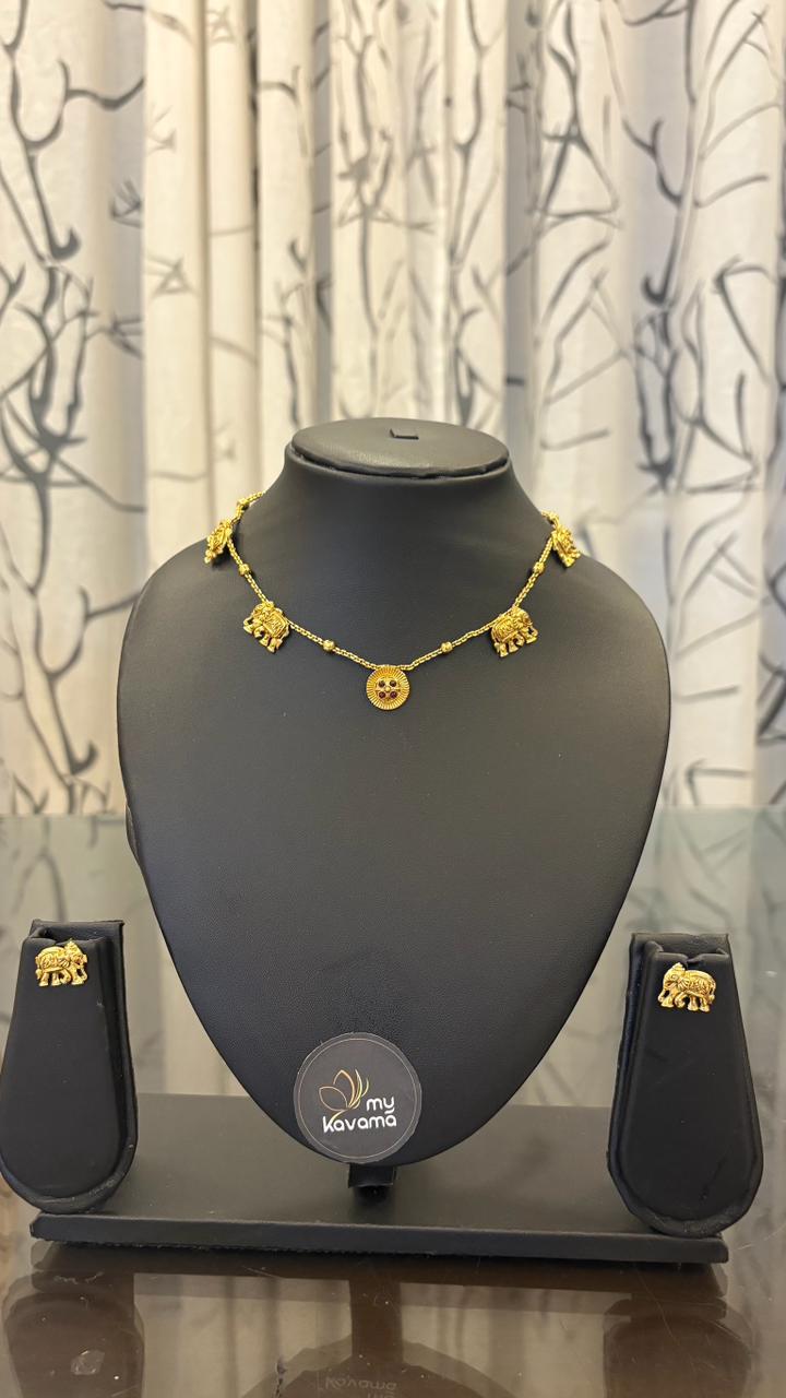 Elephant spaced design necklace