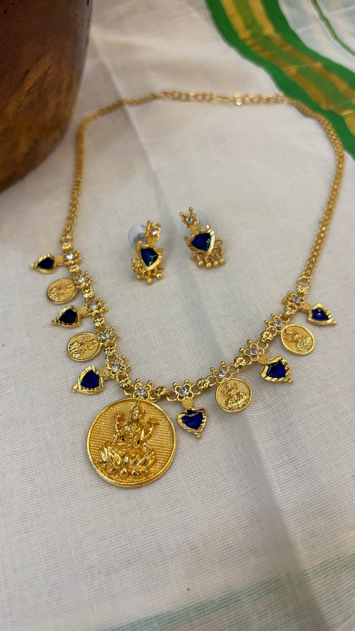 Palakka gold replica with coin