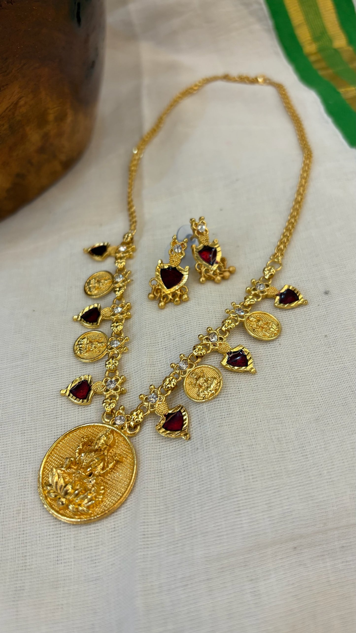Palakka gold replica with coin