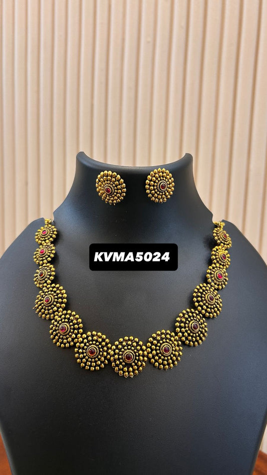 Saras stone necklace