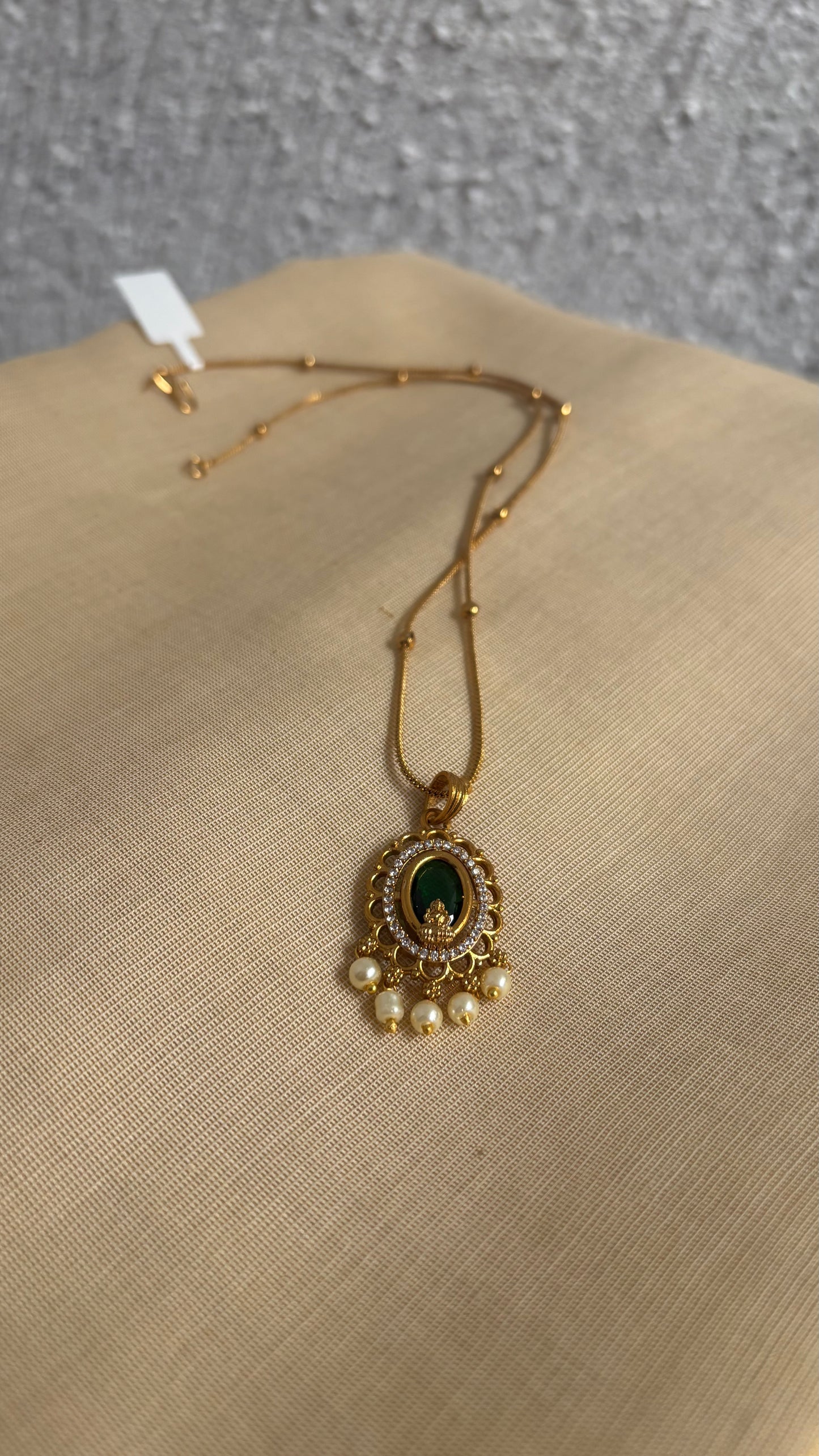 Lakshmi necklace with pearl beads