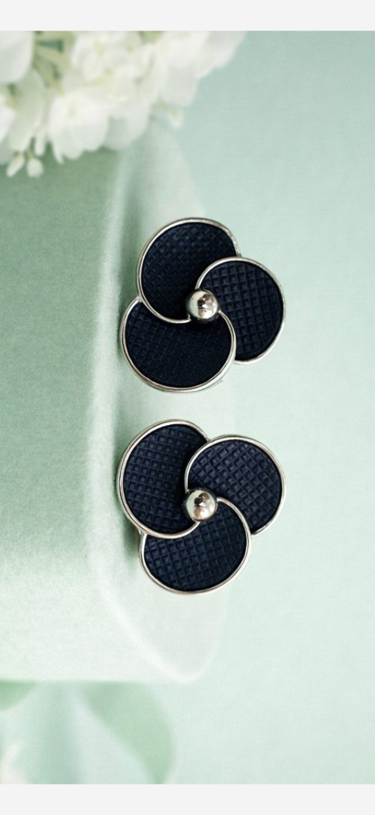 Black Korean flower stud