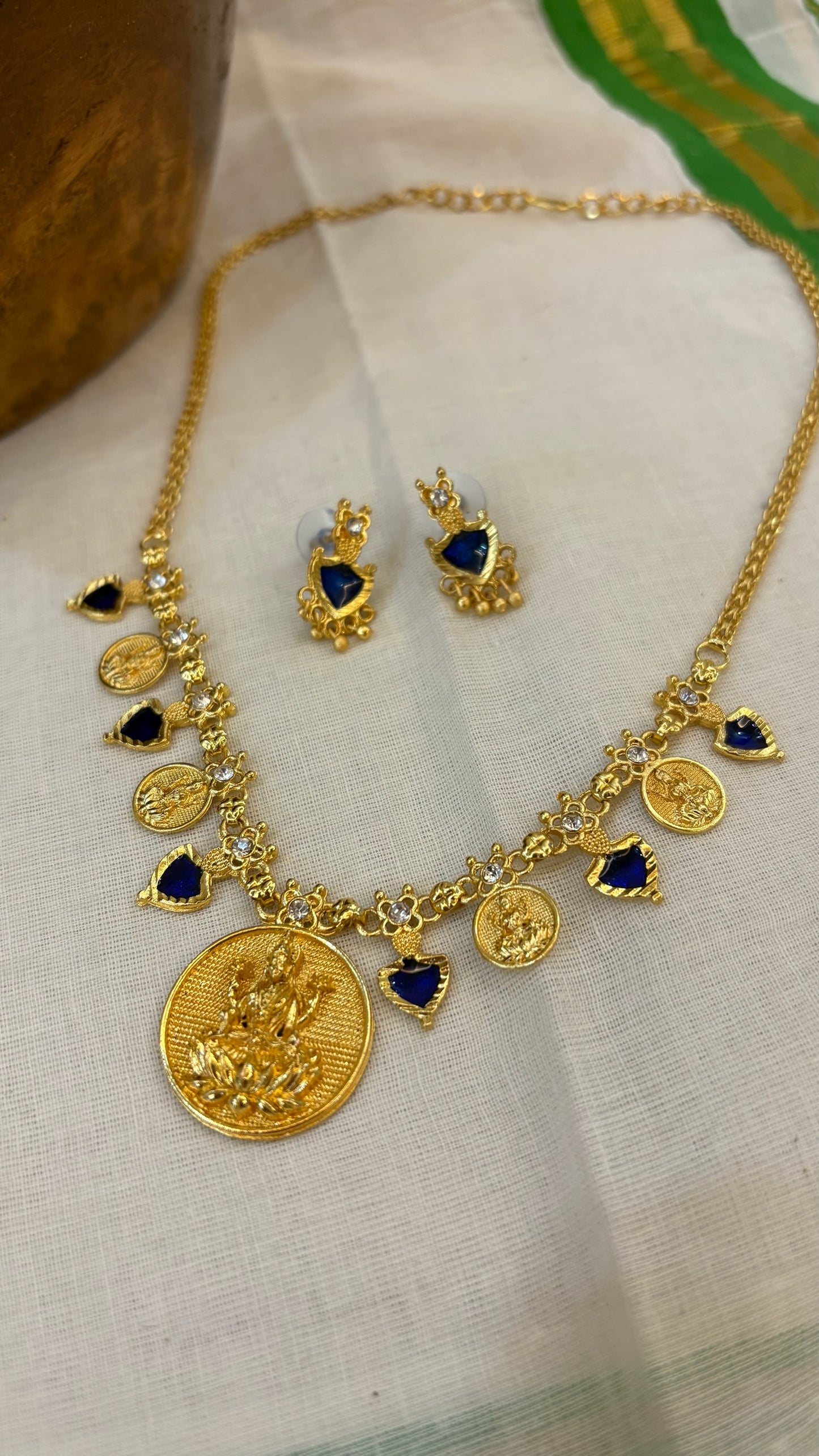 Palakka gold replica with coin