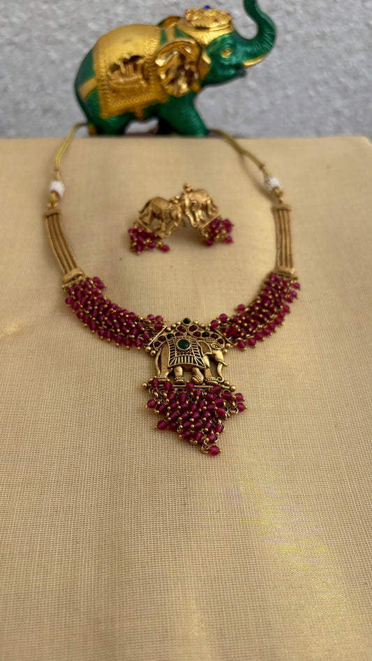 Premium central elephant necklace