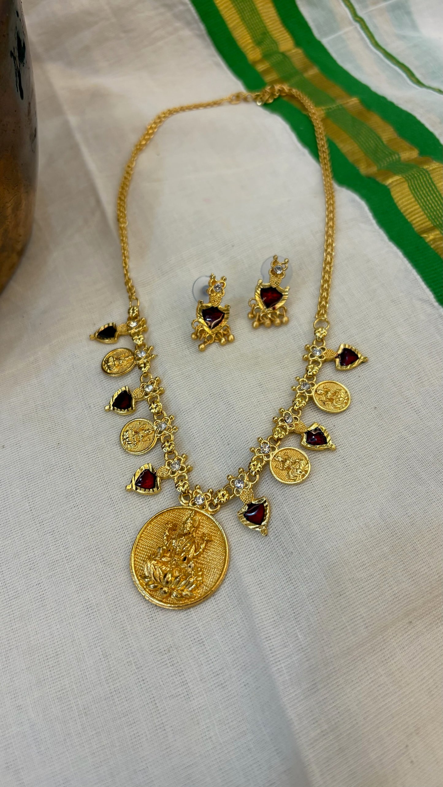 Palakka gold replica with coin