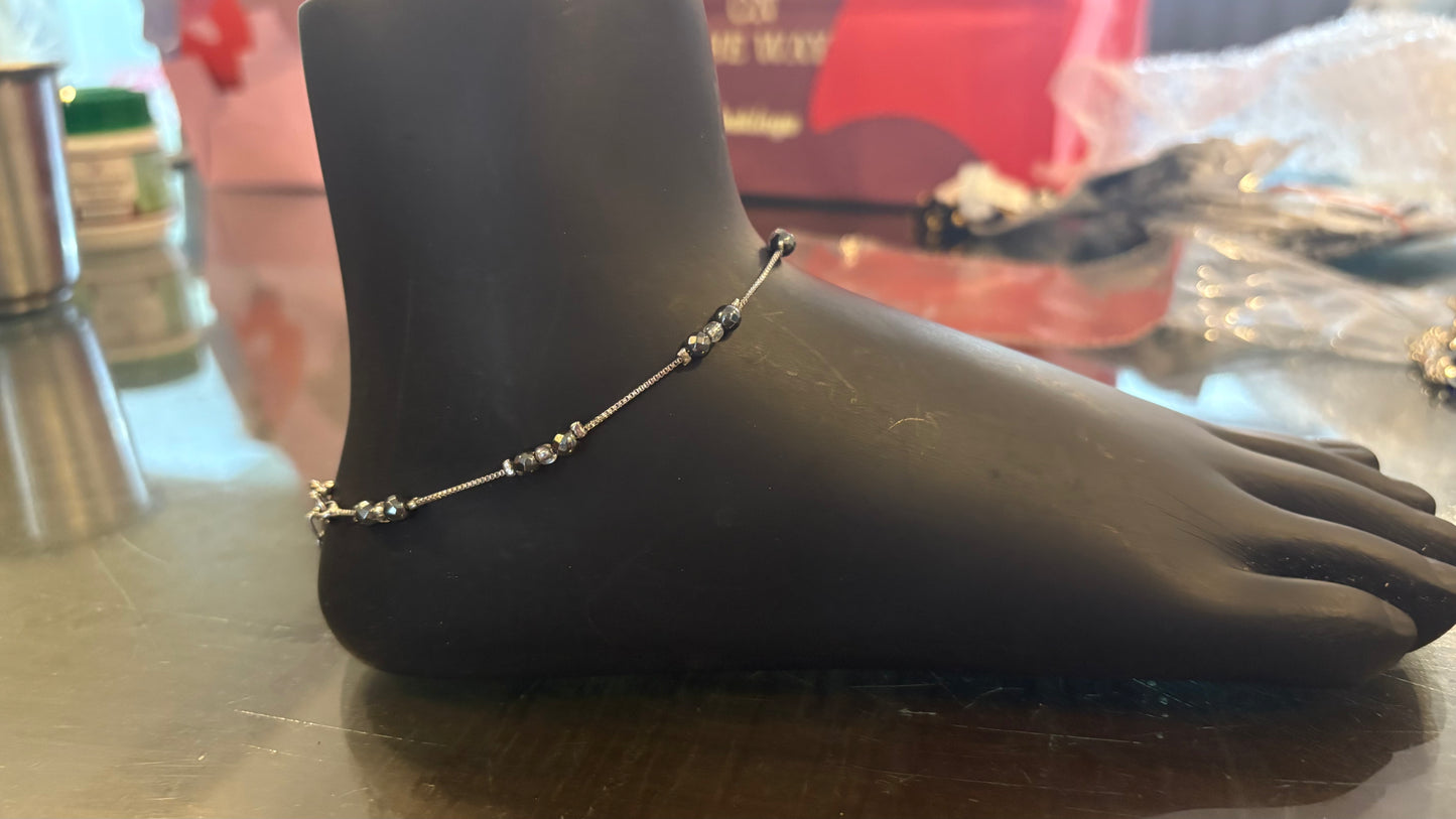 Anklet black bead (both leg)