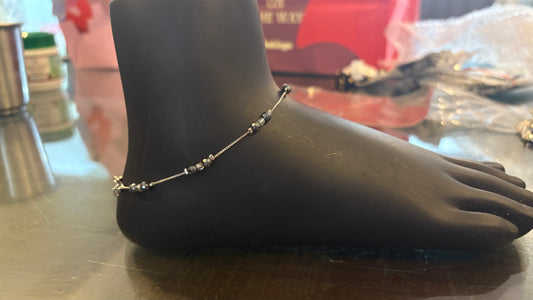 Anklet black bead (both leg)