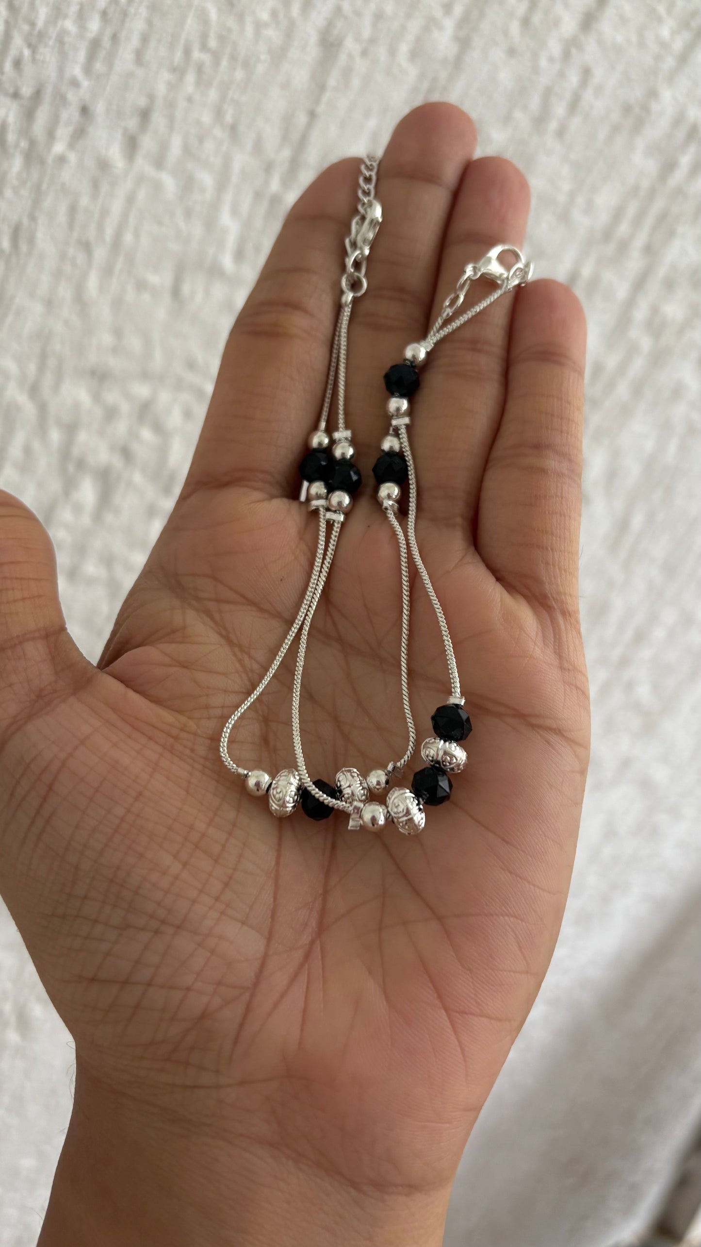 Black bead fancy silver anklet(both leg)