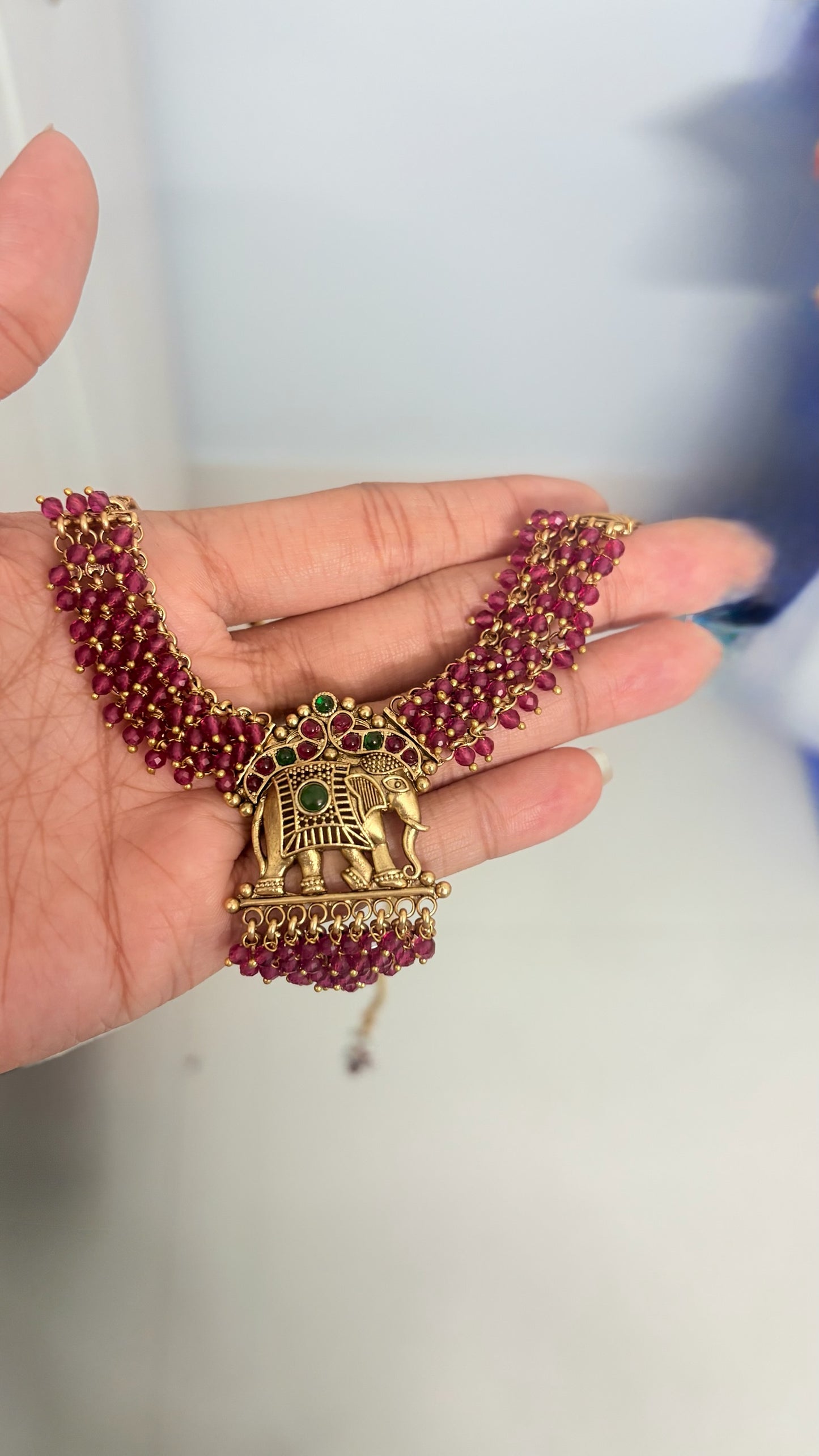 Premium central elephant necklace