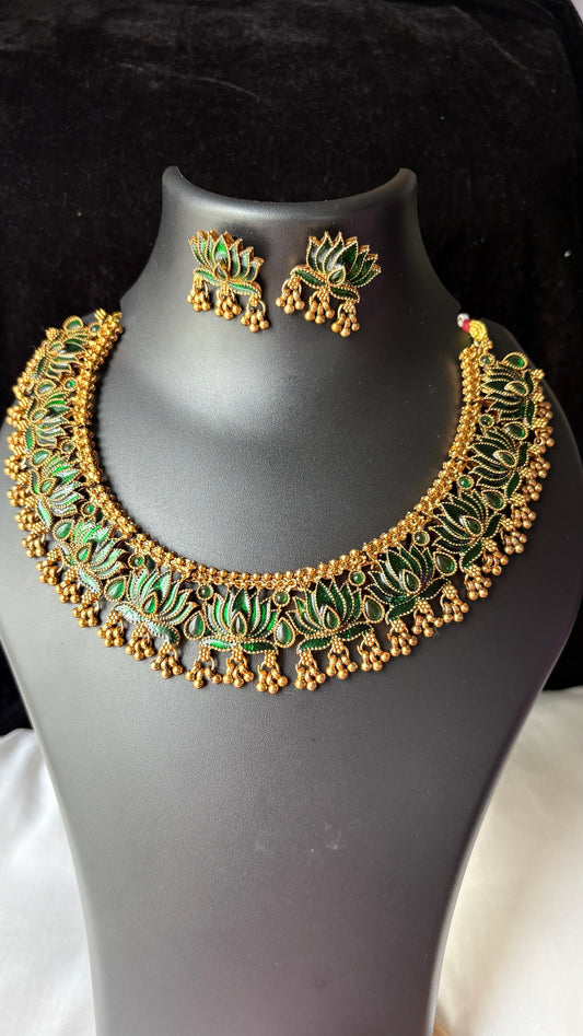 Premium dotted green lotus necklace