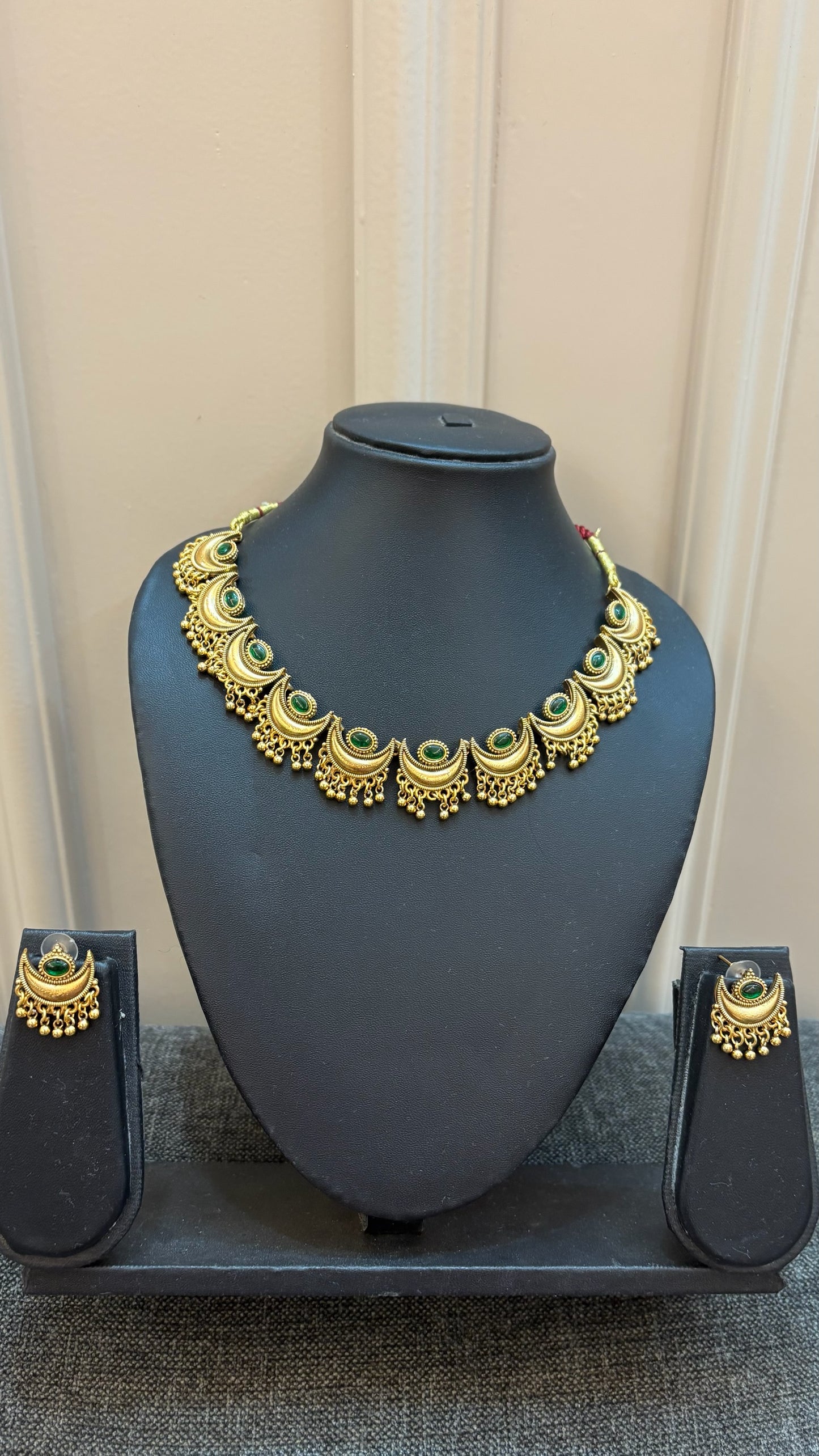 Chandrakaur necklace