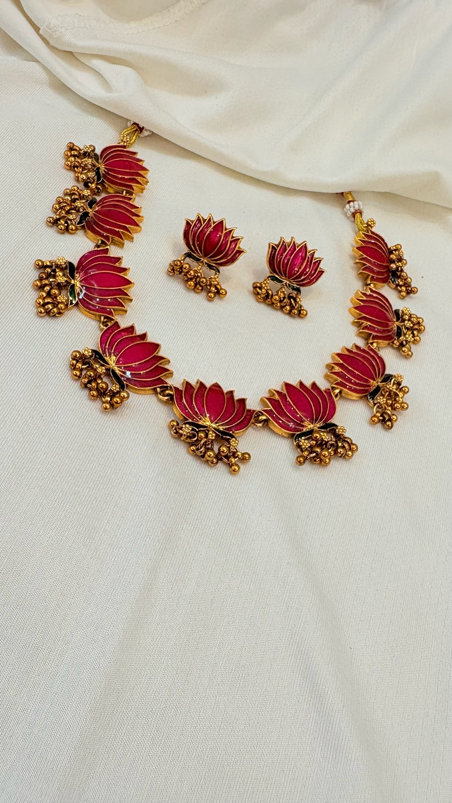 Premium lotus necklace