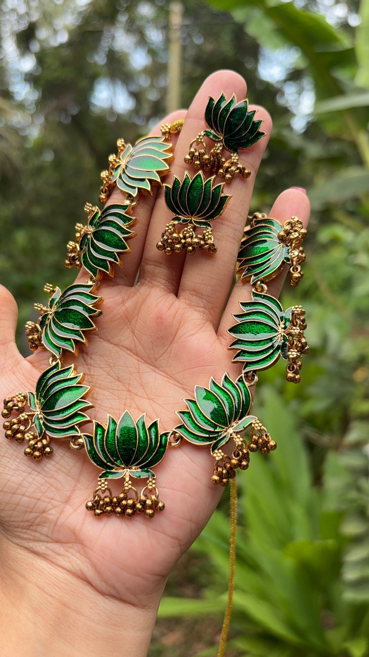 Premium lotus necklace