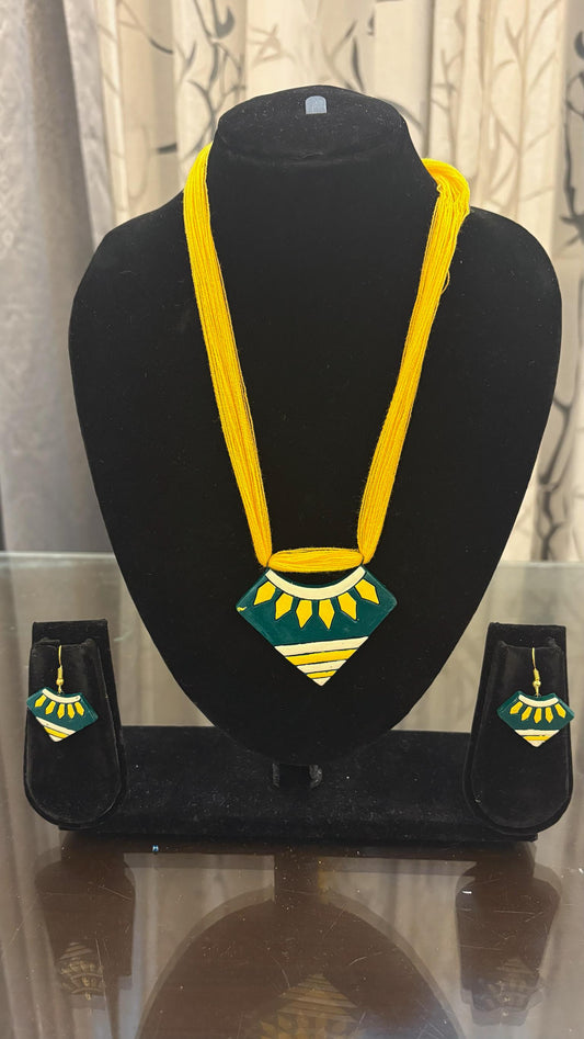 Terracotta Leaf pattern Necklace