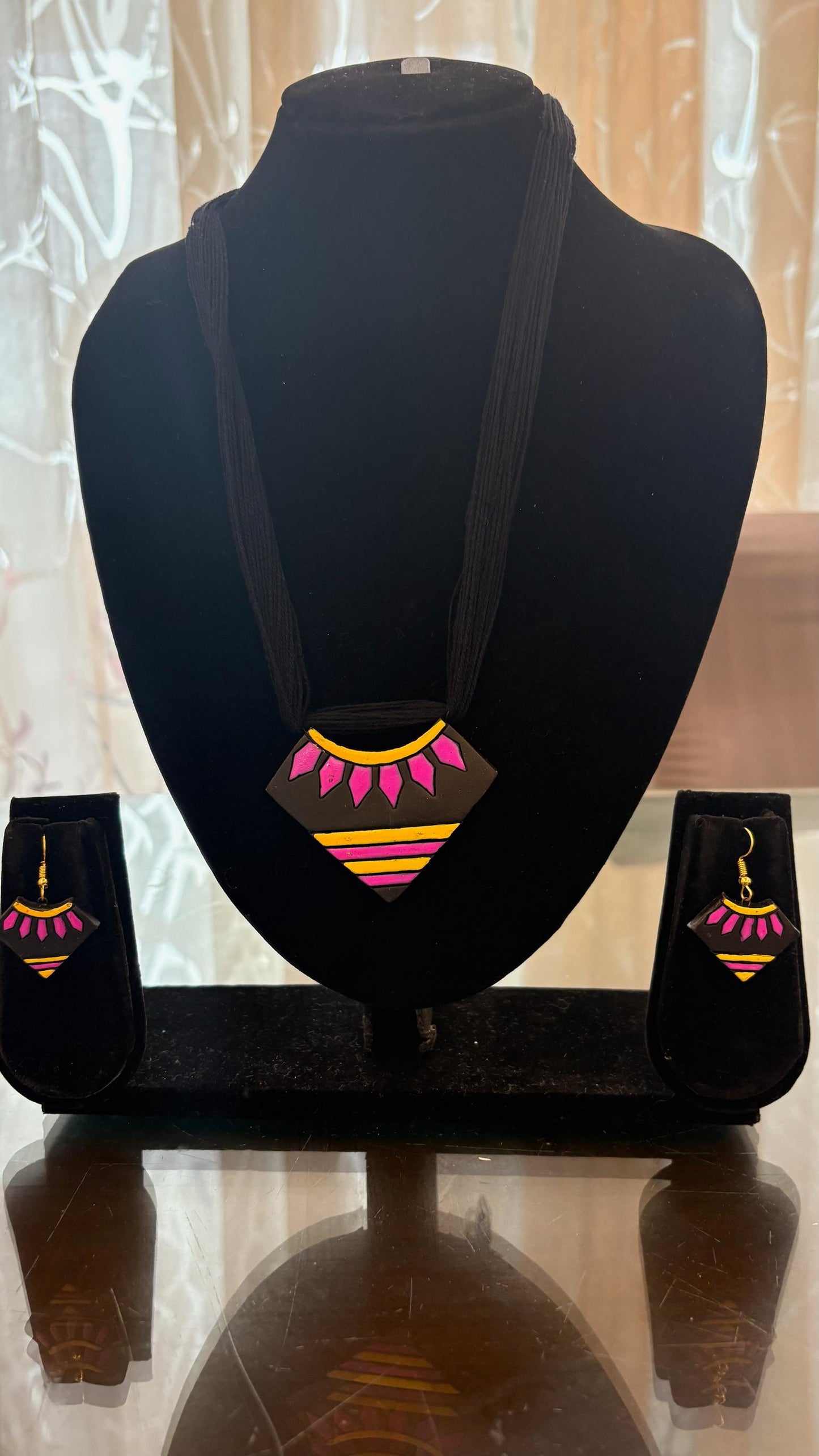 Terracotta Leaf pattern Necklace