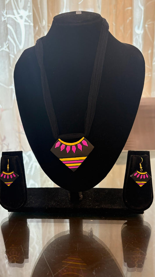 Terracotta Leaf pattern Necklace