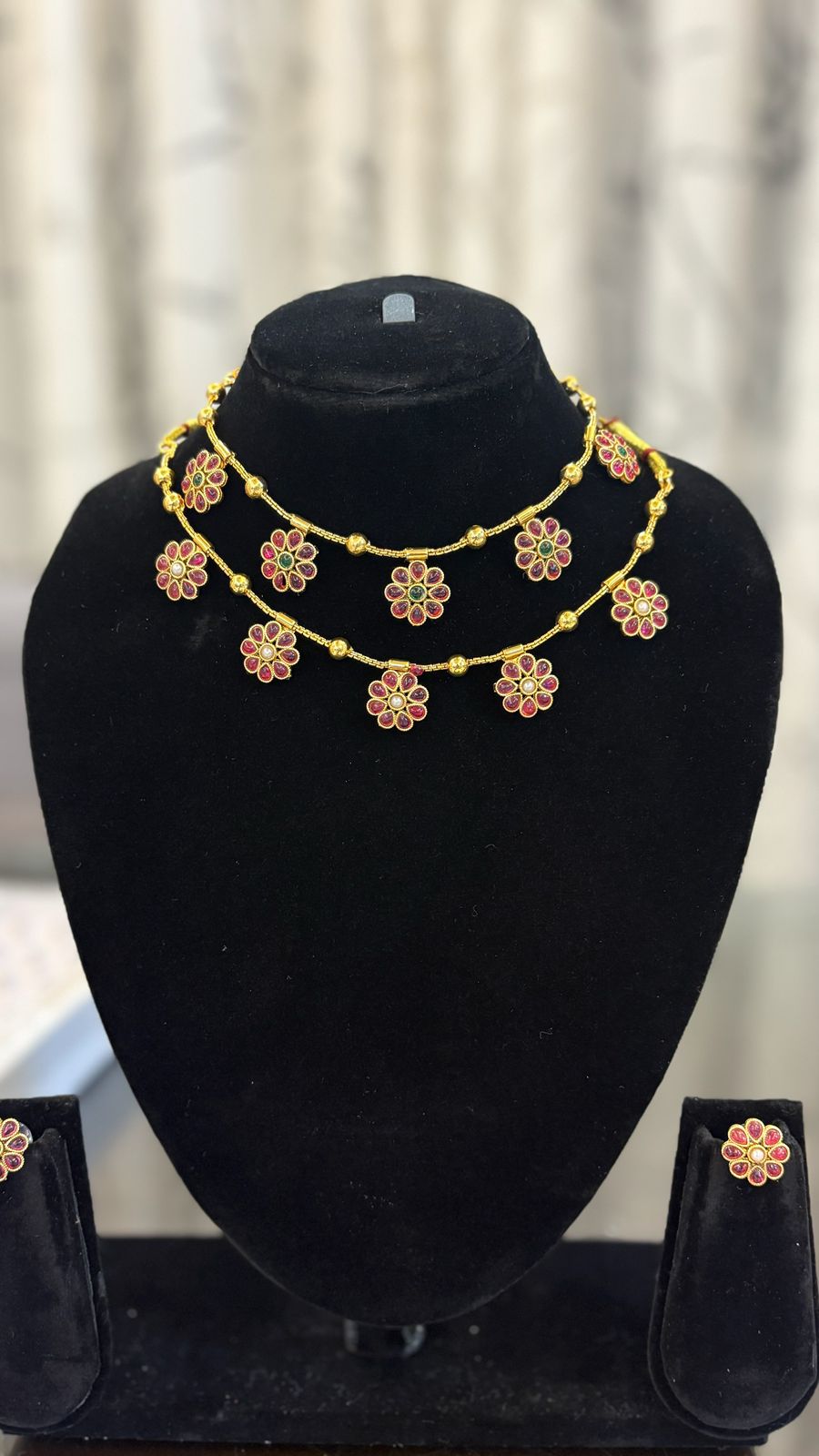 Single layer Red Flower Necklace